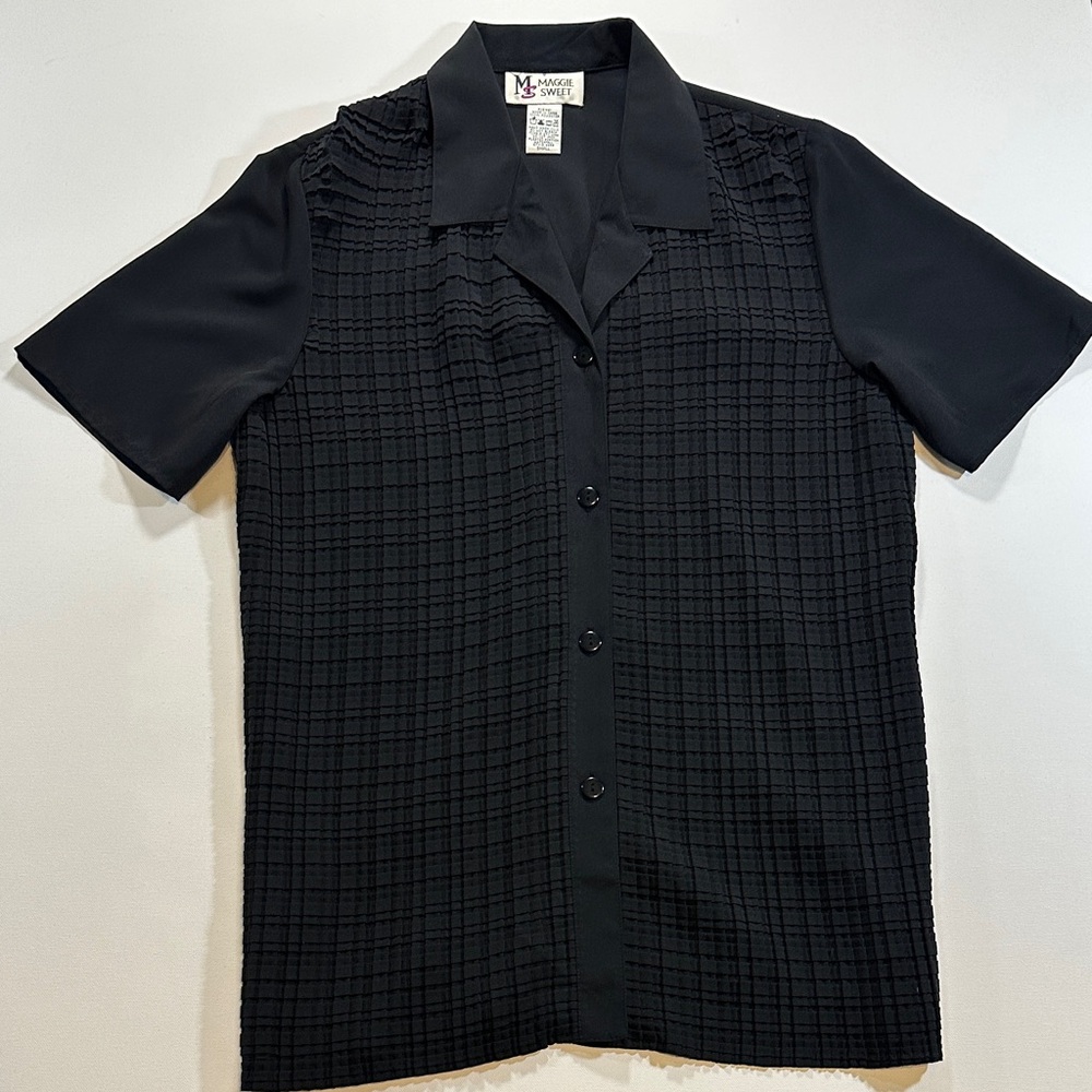 Maggie Sweet Black Textured Button Front Blouse Women’s Small